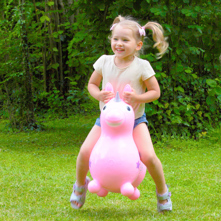 Our celebrated Rody now in the exclusive unicorn version. The magical horn and the sparkling stars stimulate children’s imagination. Having the same features as Rody horse, also Rody Magical Unicorn helps your child develop balance, movement skills and coordination.