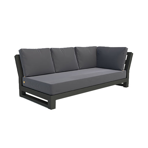 The elegant Nevada Lounge Set is a real eye-catcher for your outdoor deck or patio. Your guests will feel invited to take a seat and relax, thanks to the voluminous Sunbrella seat and back-cushions. This is a conversational and spacious set where you can welcome all your friends and family.