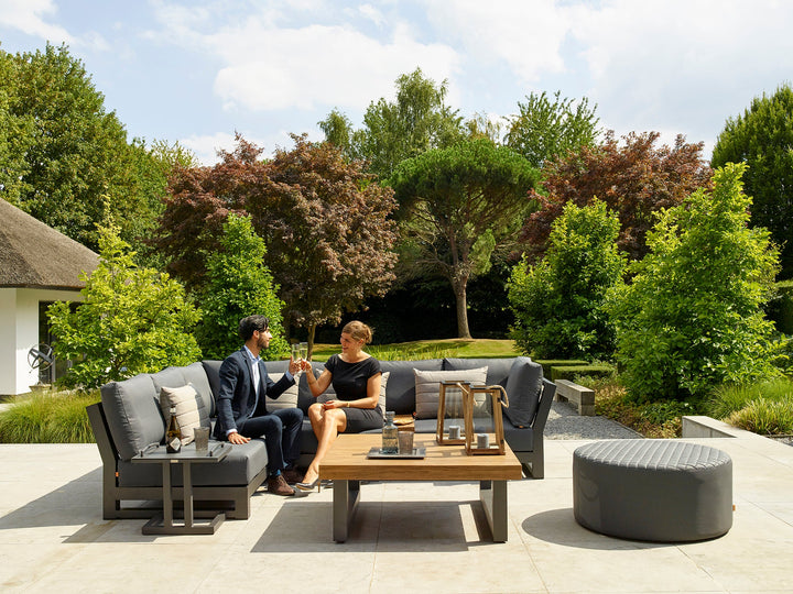 With its powder coated construction and 100% Indonesian SVLK certified teak top, the Nevada Bar Table is a true work of art.  The combination of durable aluminum frame and warm robust teak gives the Nevada bar table an eye-catching industrial look that will surely grab the attention of the most disconcerting critic.