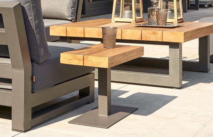 With its powder coated construction and 100% Indonesian SVLK certified teak top, the Nevada Bar Table is a true work of art.  The combination of durable aluminum frame and warm robust teak gives the Nevada bar table an eye-catching industrial look that will surely grab the attention of the most disconcerting critic.