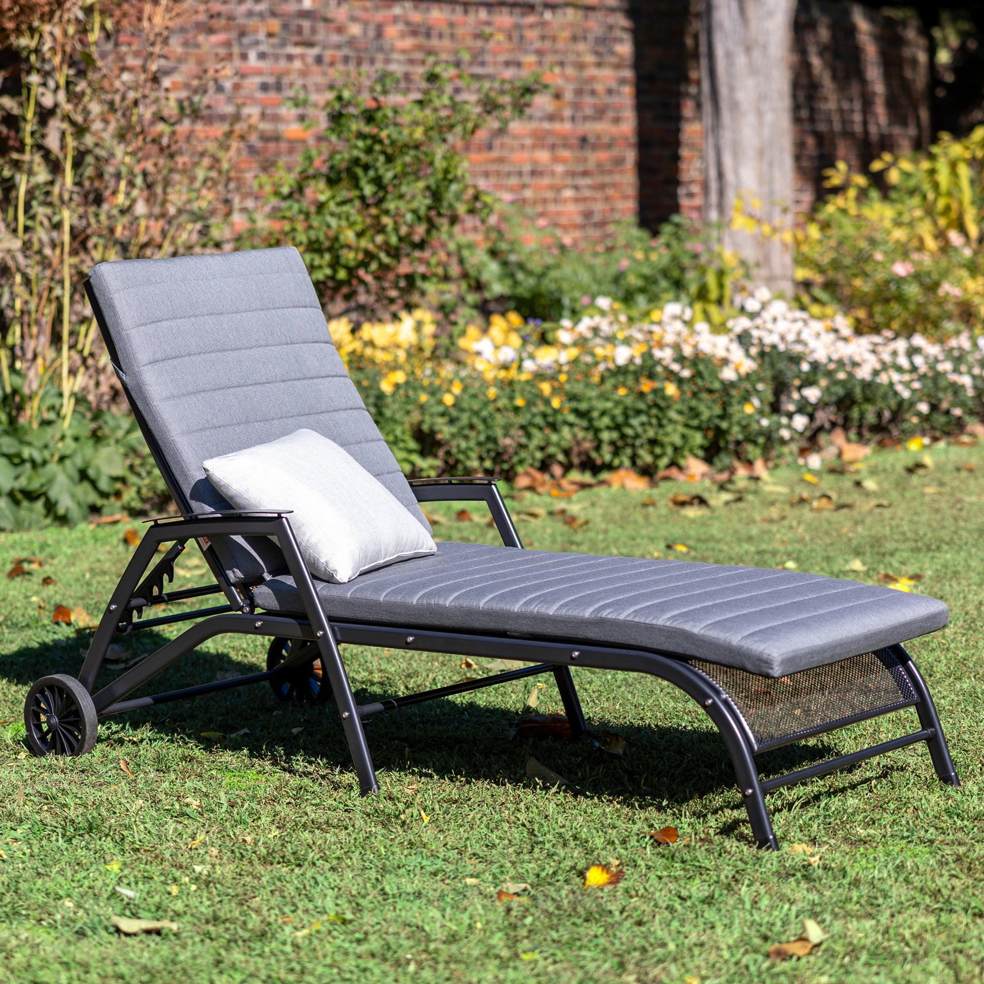 Wrought iron chaise discount lounger