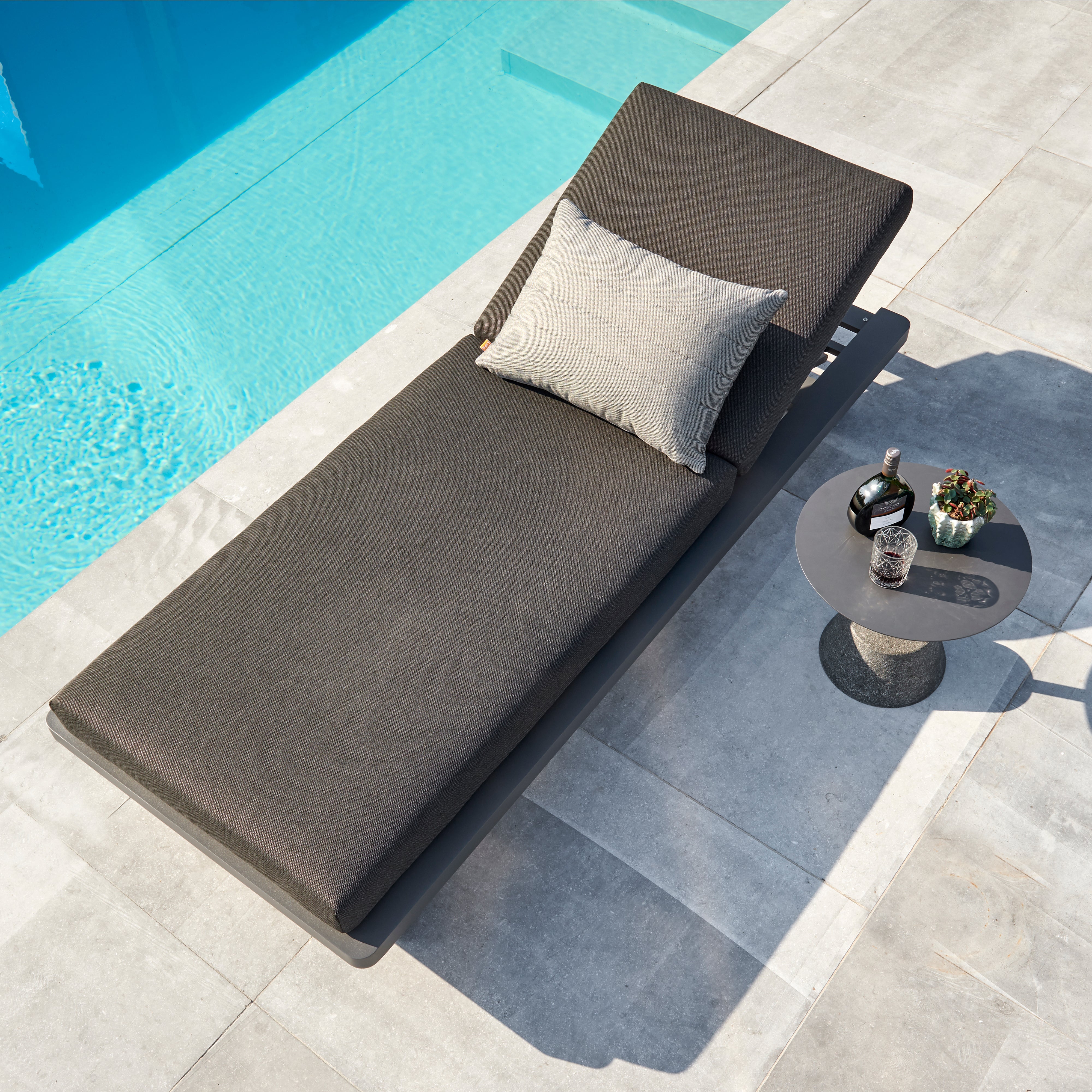 Fitz Roy Aluminum Lounger – KETTLER Retail Showroom