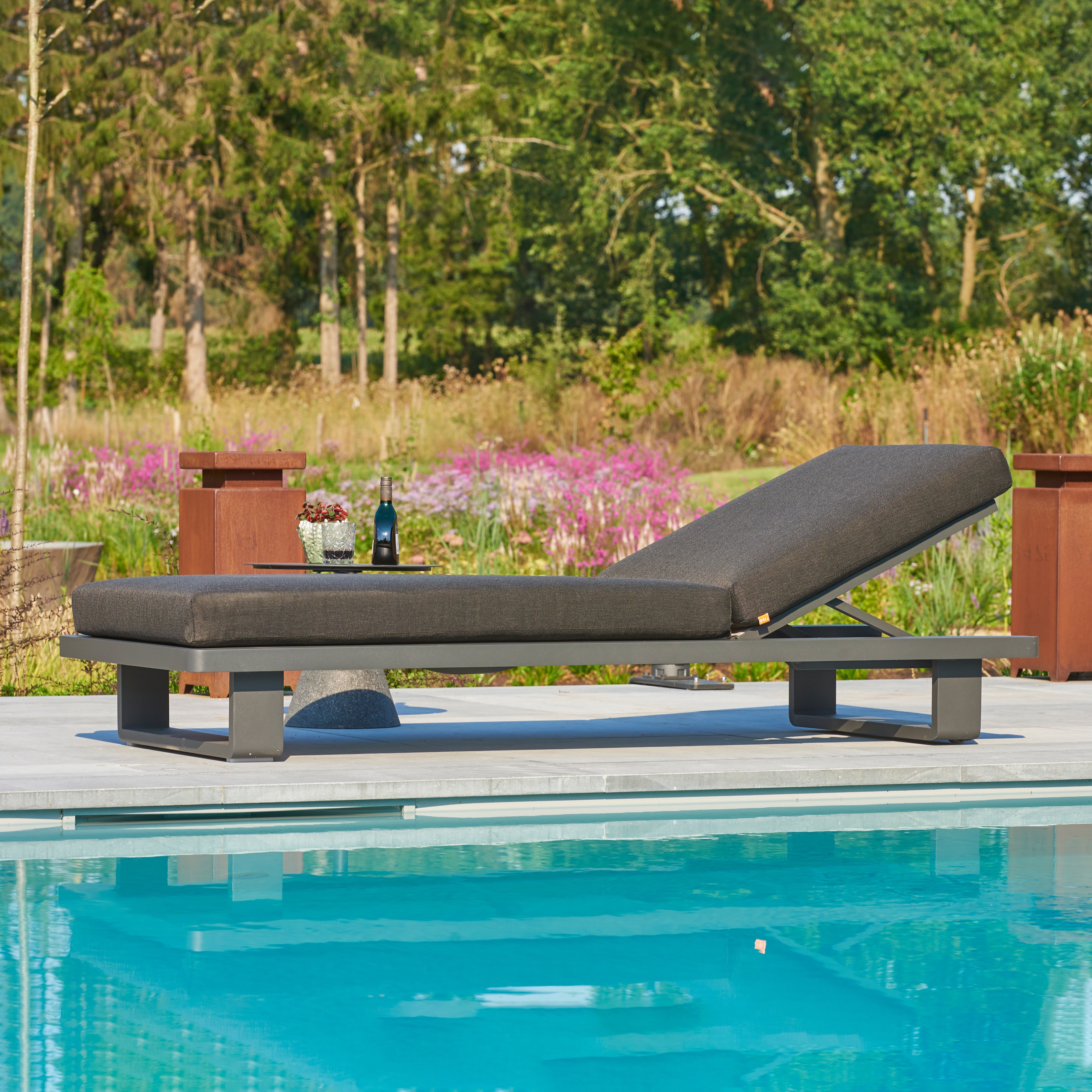 Fitz Roy Aluminum Lounger – KETTLER Retail Showroom