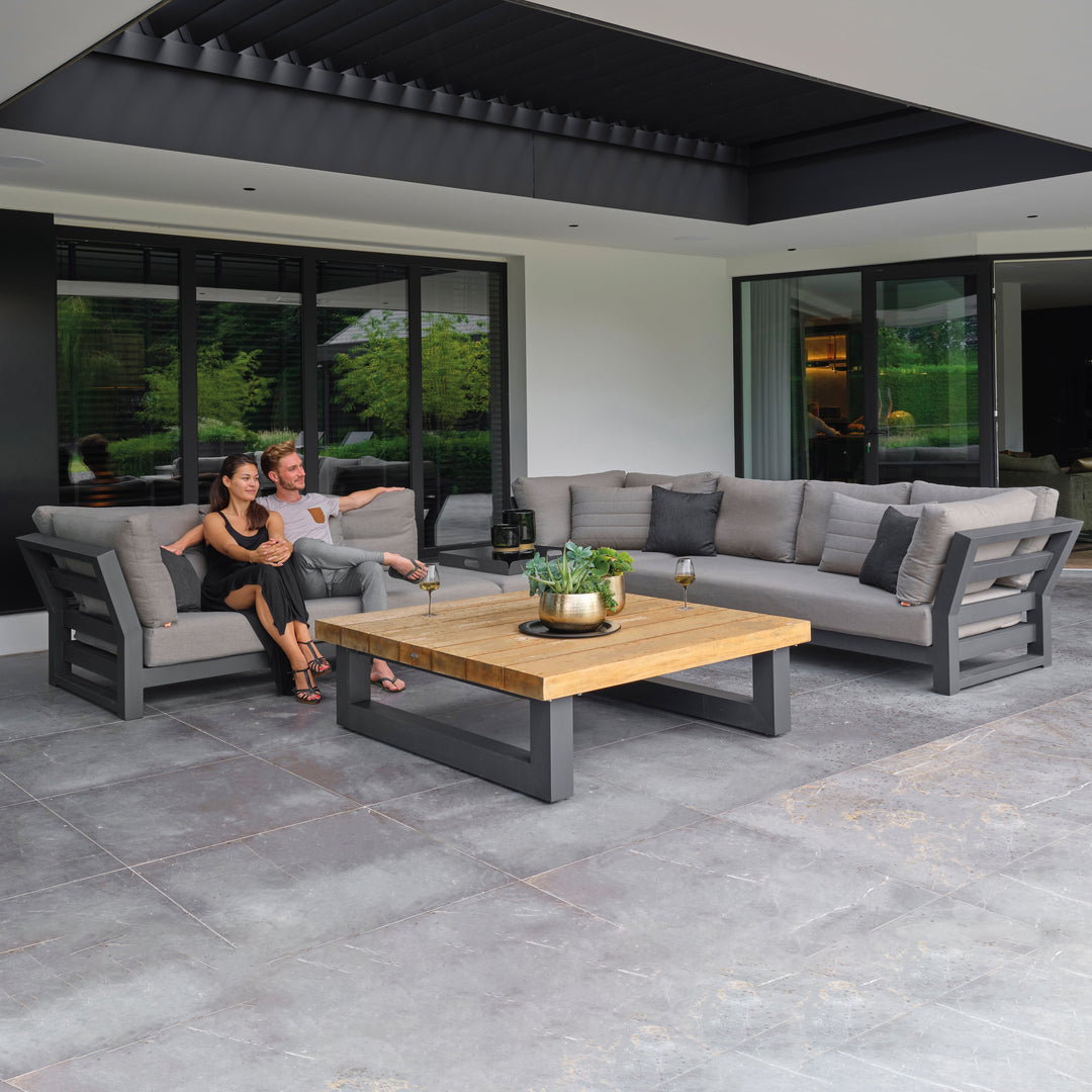 The elegant Nevada Lounge Set is a real eye-catcher for your outdoor deck or patio.