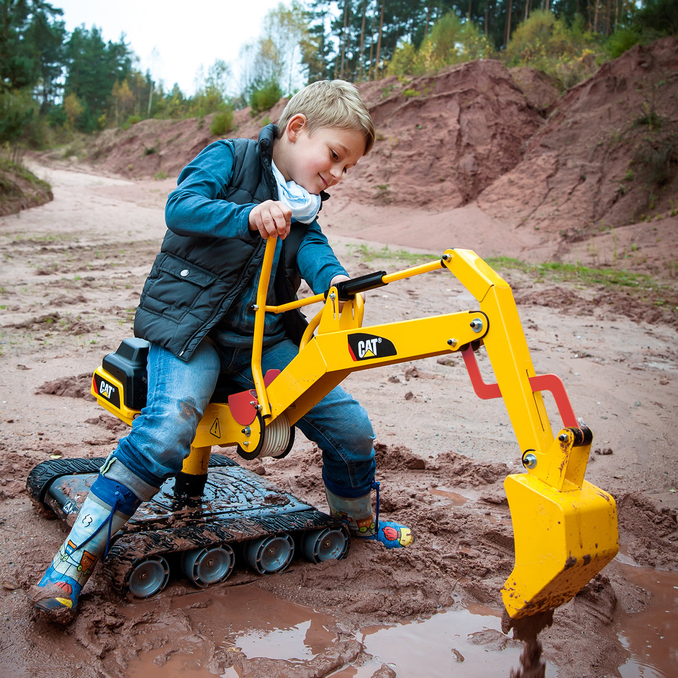 CAT Metal Digger KETTLER Retail Showroom