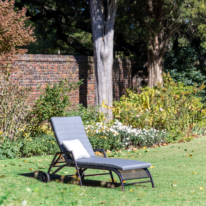 Sit back and relax under the sun on the Henley Lounger providing absolute comfort. Made from KETTLER’s durable mesh material, the Henley Lounger stays strong, withstanding season after season.