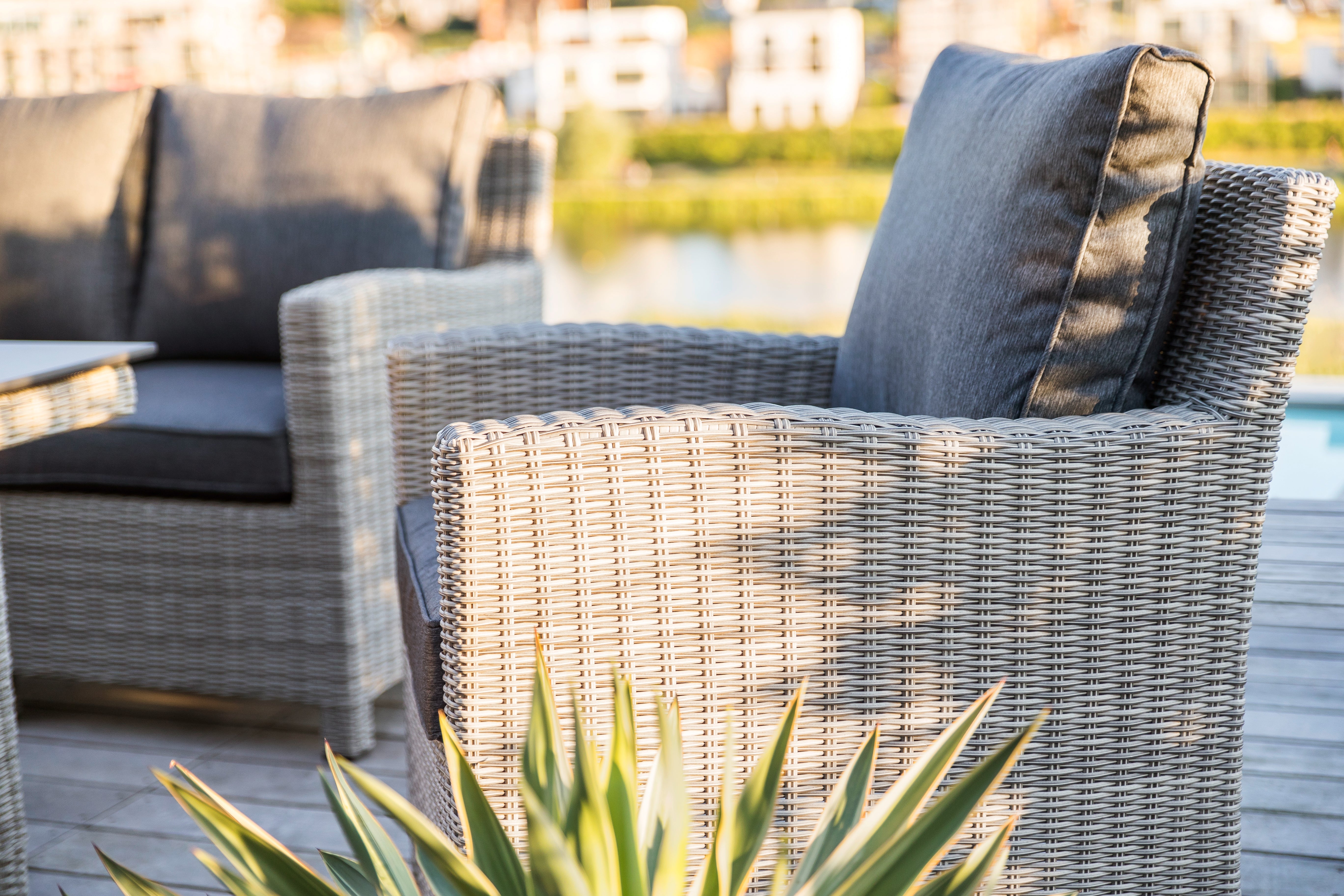 Palma outdoor rattan online lounge chair